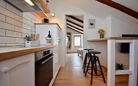 Brand New Top Centre Apartment